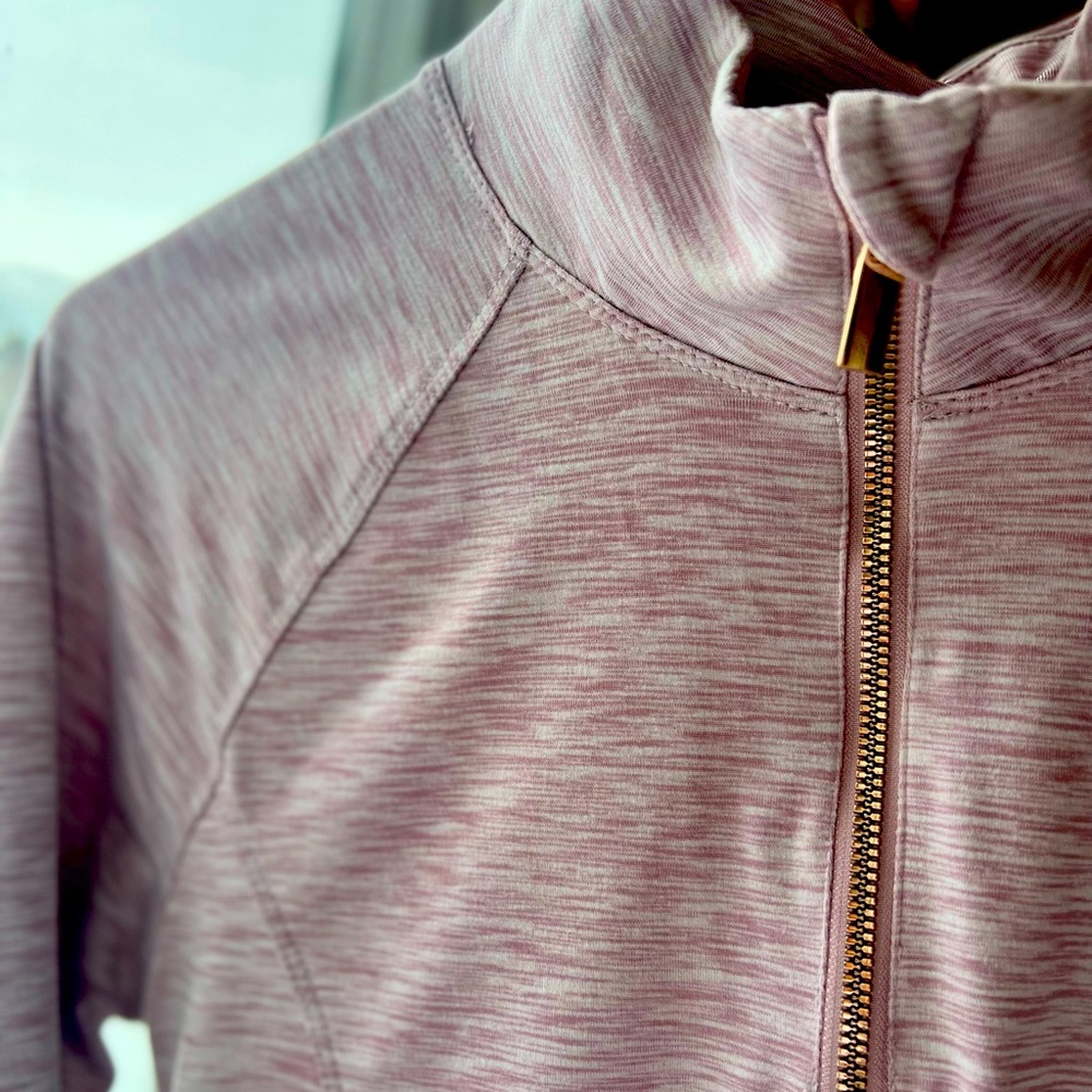 Cute! Balance College subtle pink and white, gold zipper Scrunch back pullover